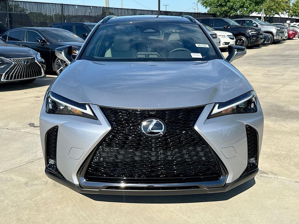 Lexus UX 2026