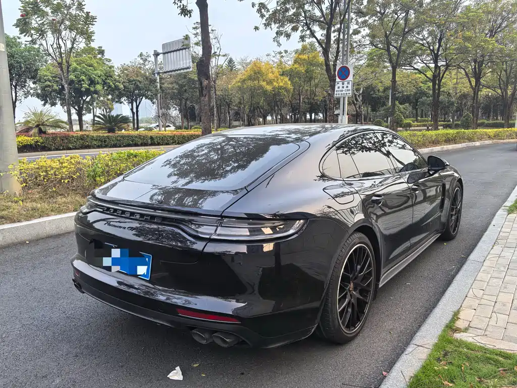 Porsche Panamera 2023