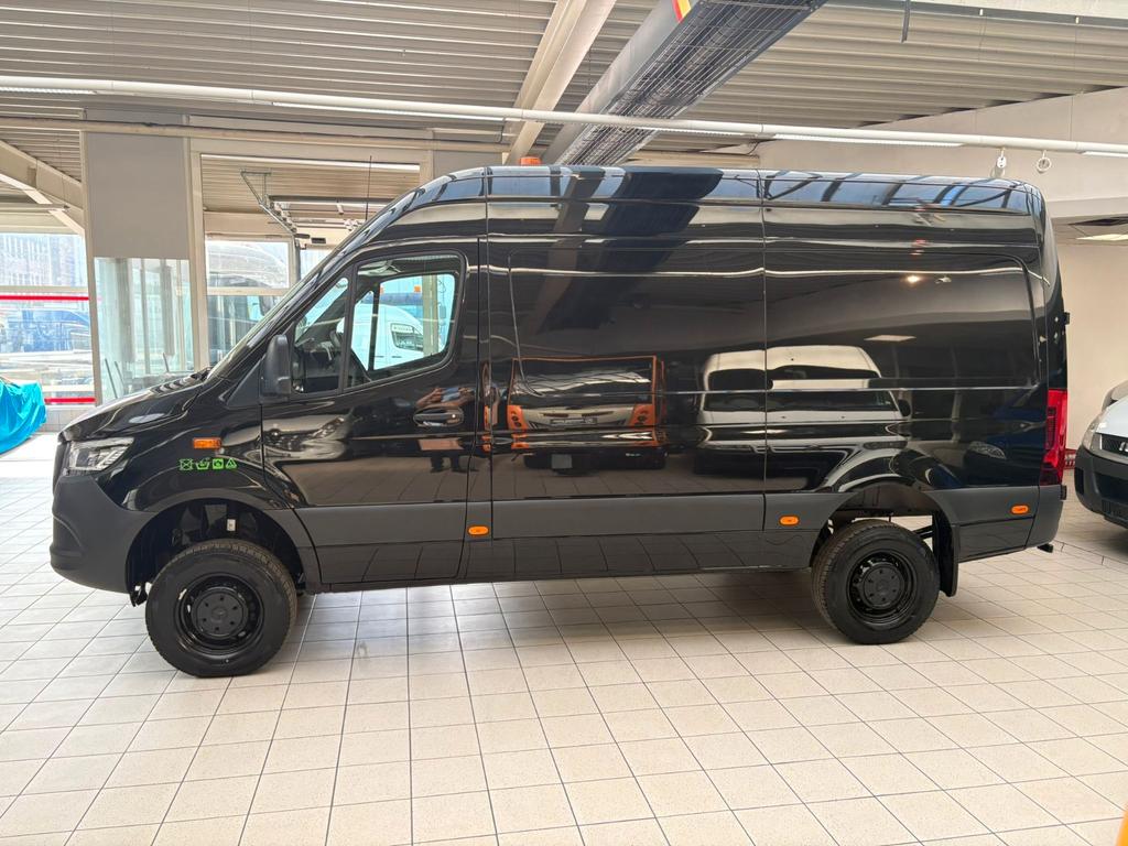 Mercedes-Benz SPRINTER 2024