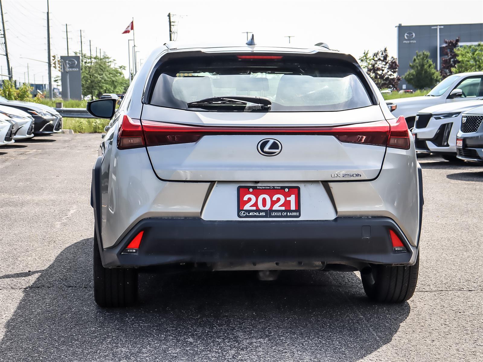 Lexus UX 2021