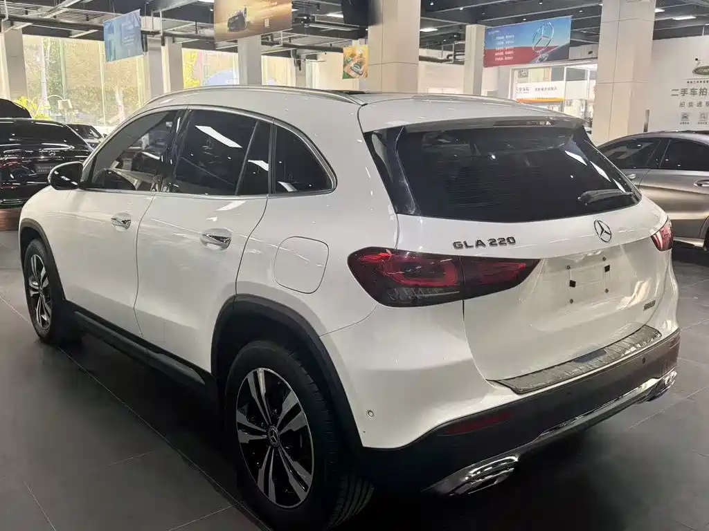 Mercedes-Benz GLA 2023