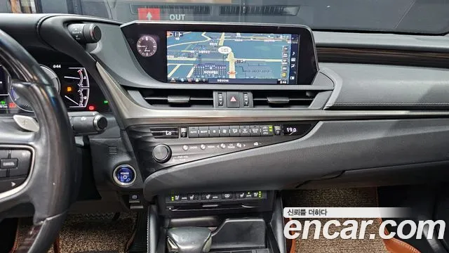 Lexus ES 2020