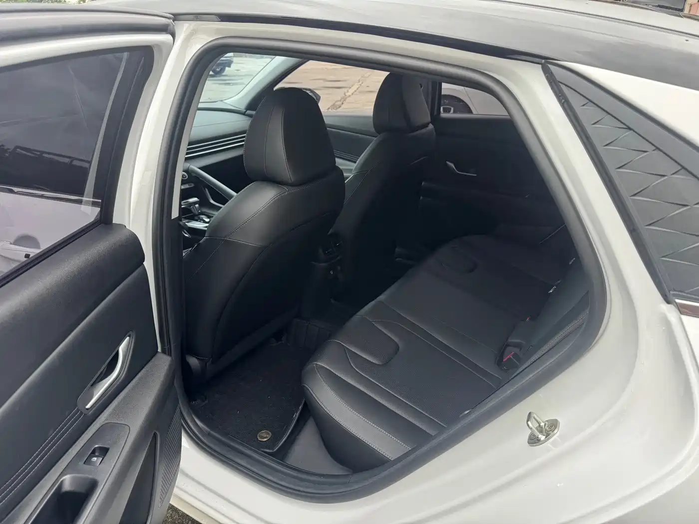 Hyundai Elantra 2025