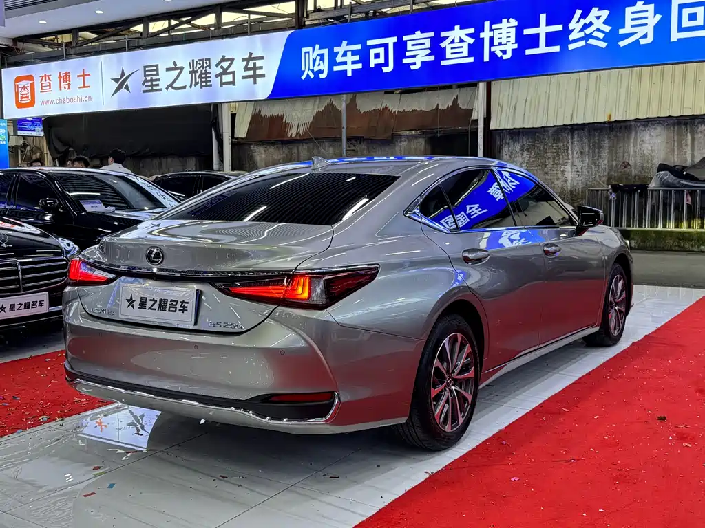 Lexus ES 2022