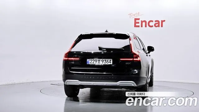 Volvo V90 2024