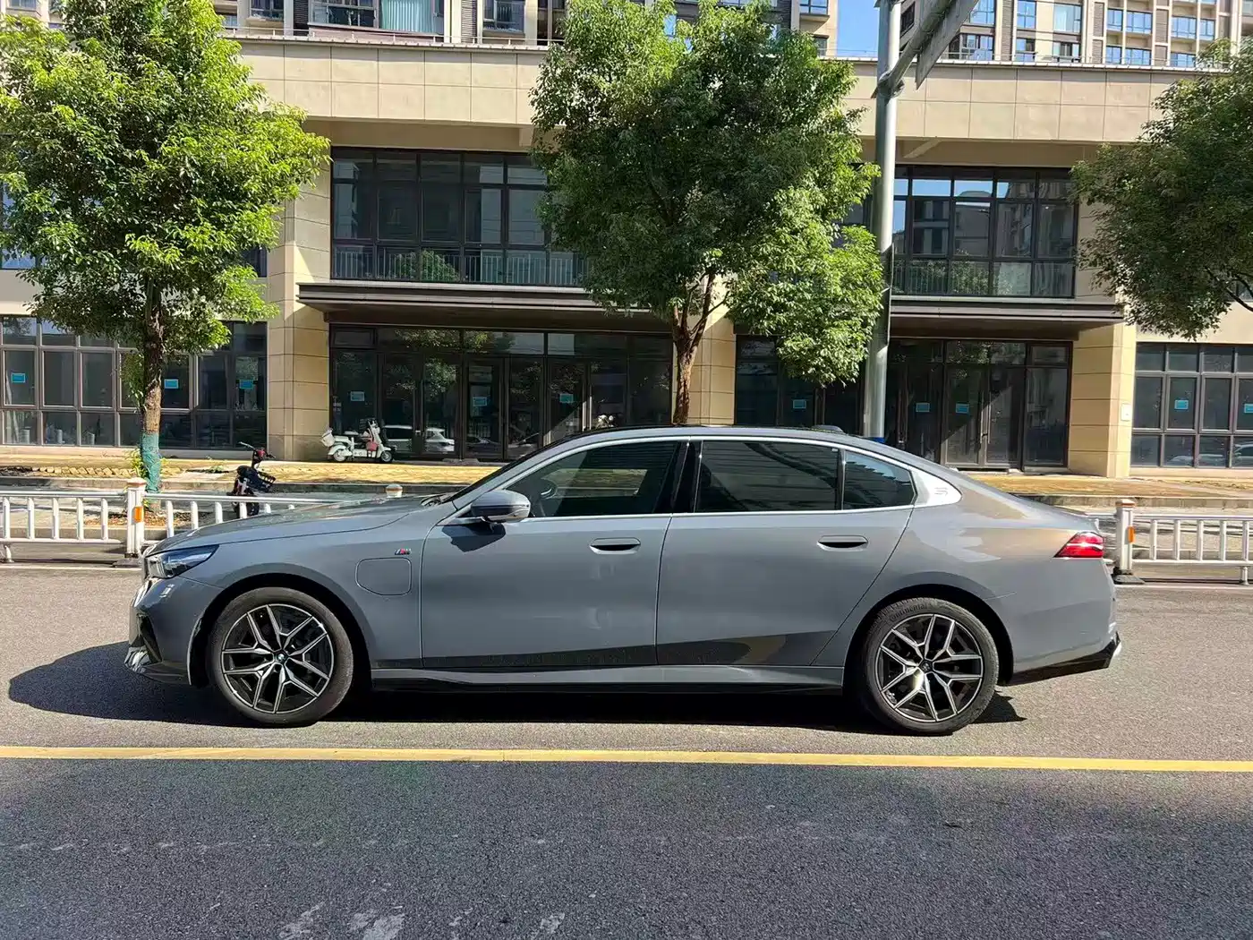 BMW i5 2024
