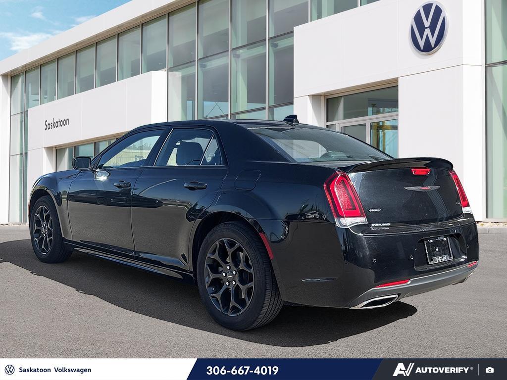 Chrysler 300 2023