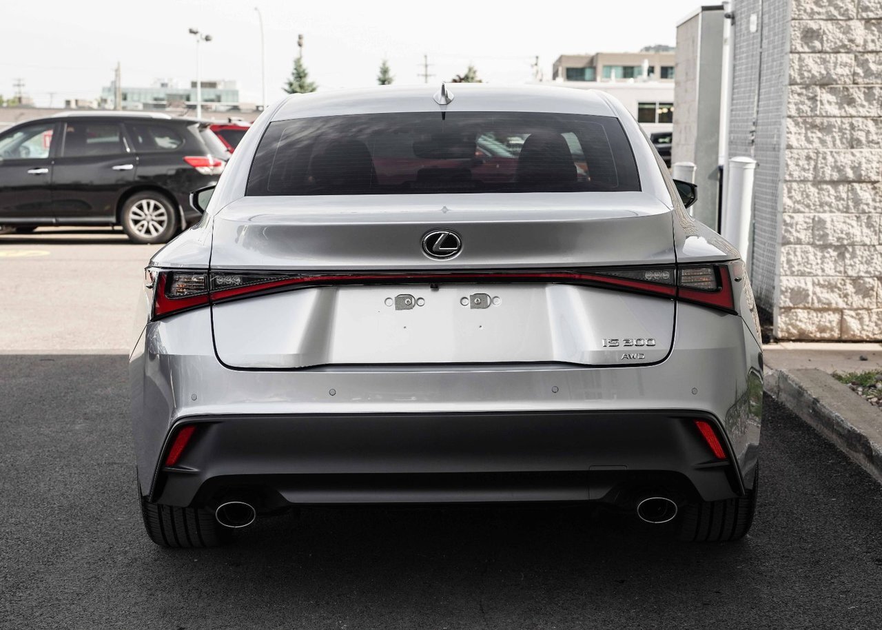 Lexus IS 2025