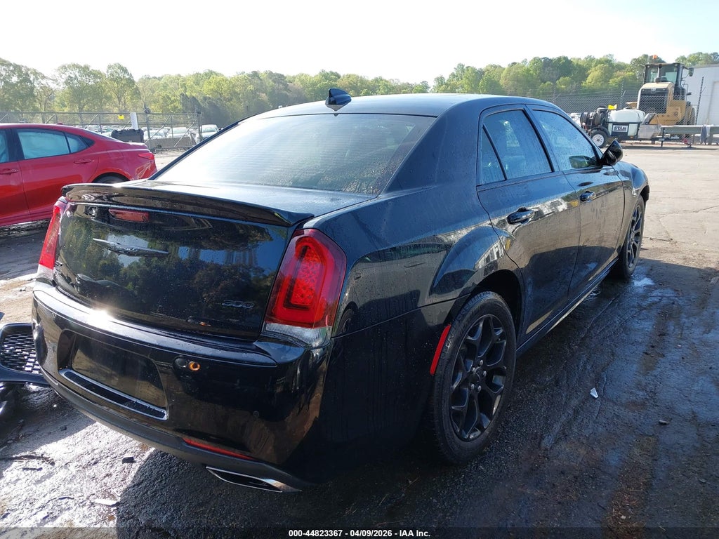 Chrysler 300 2023