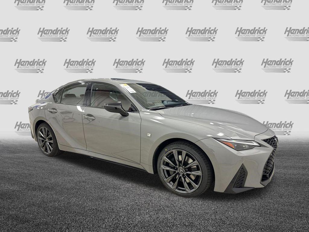 Lexus IS 2025