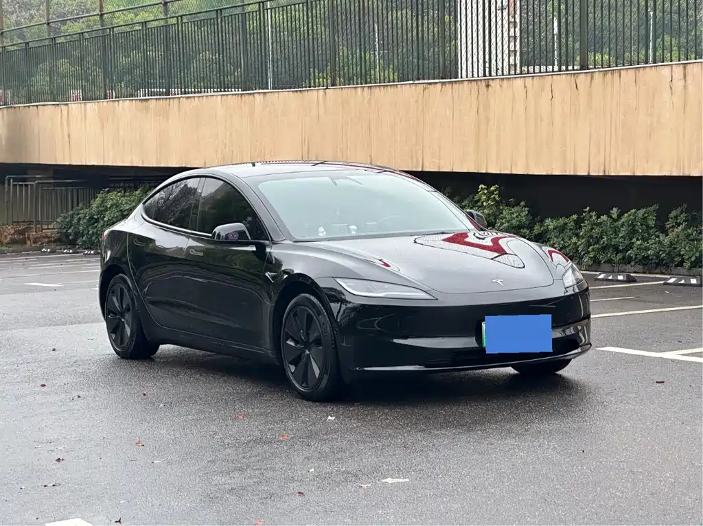 Tesla Model 3 2024