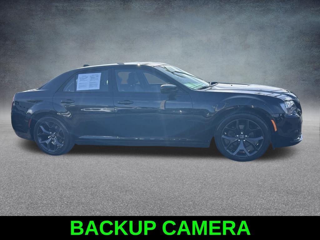 Chrysler 300 2021