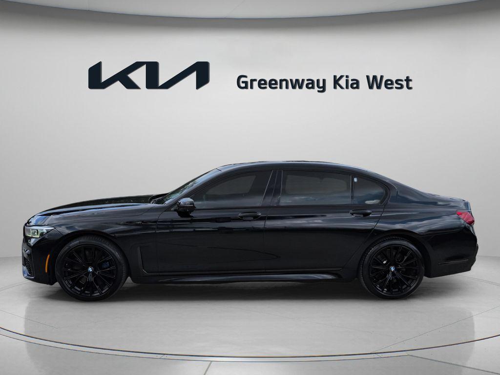 BMW 750 2021