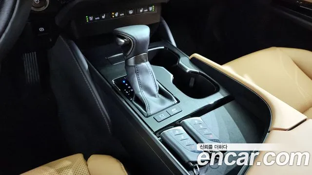 Lexus ES 2022