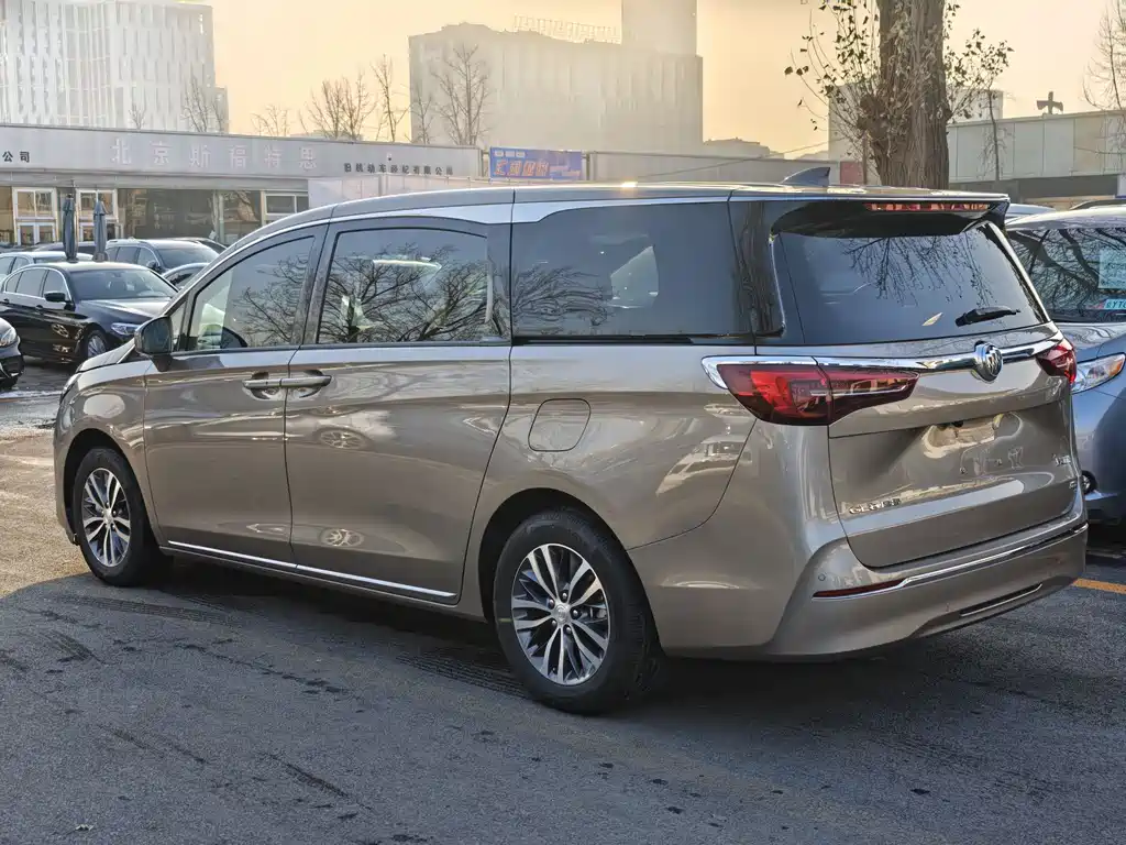 Buick GL8 2024