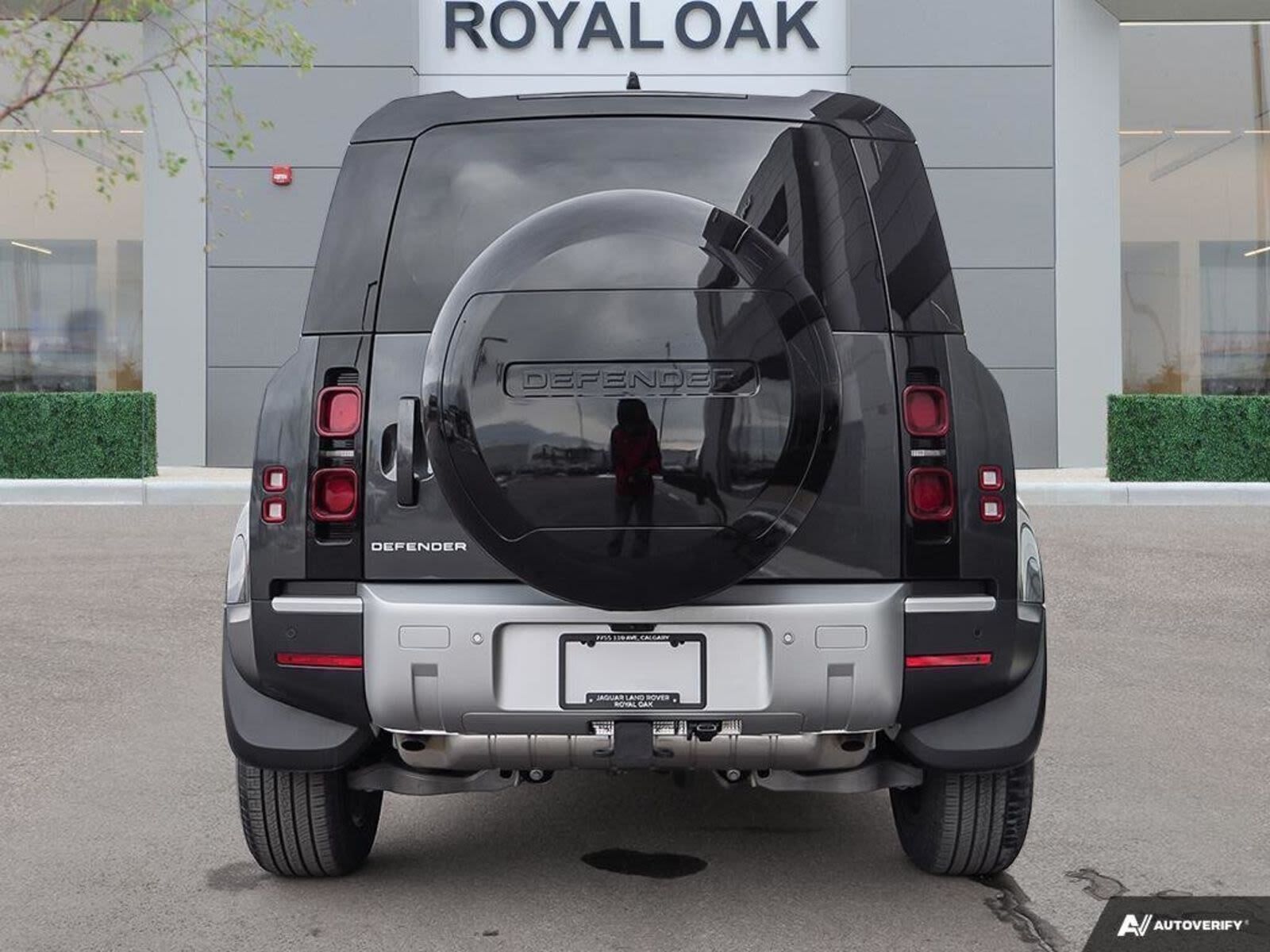 Land Rover Defender 2025