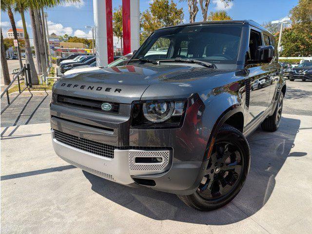 Land Rover Defender 2025