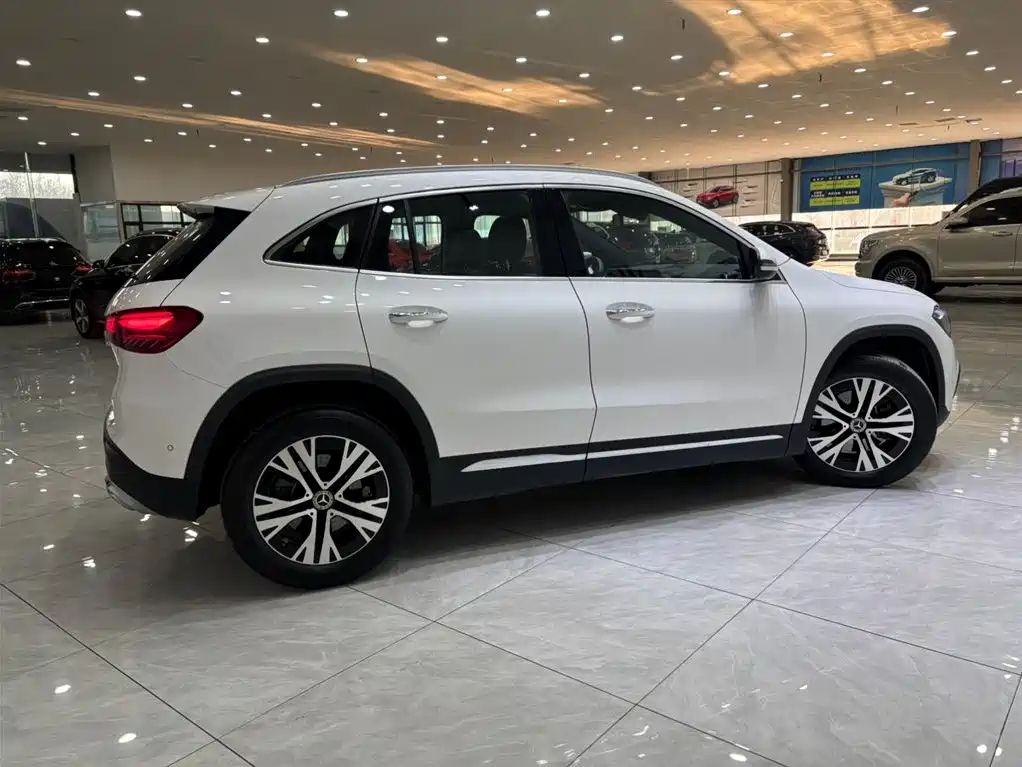 Mercedes-Benz GLA 2024