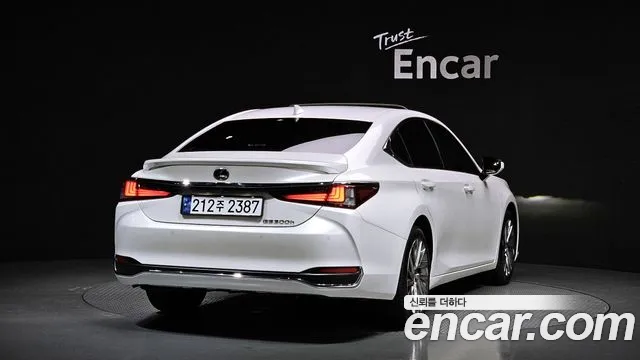 Lexus ES 2023