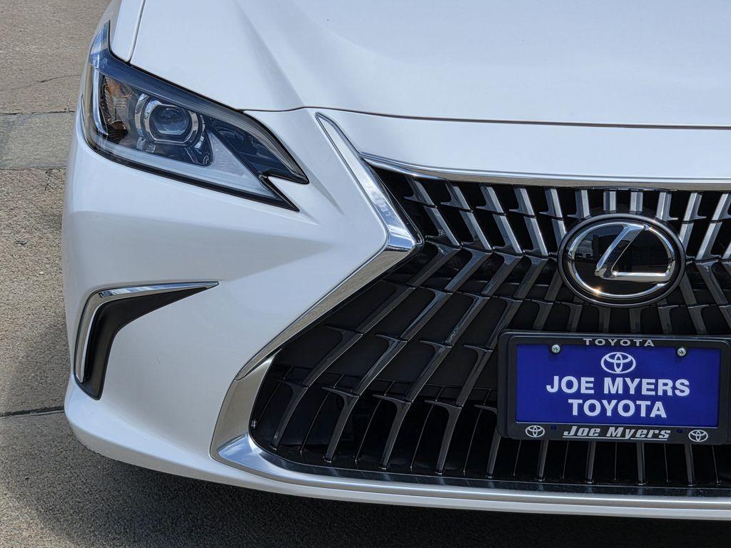 Lexus ES 2024
