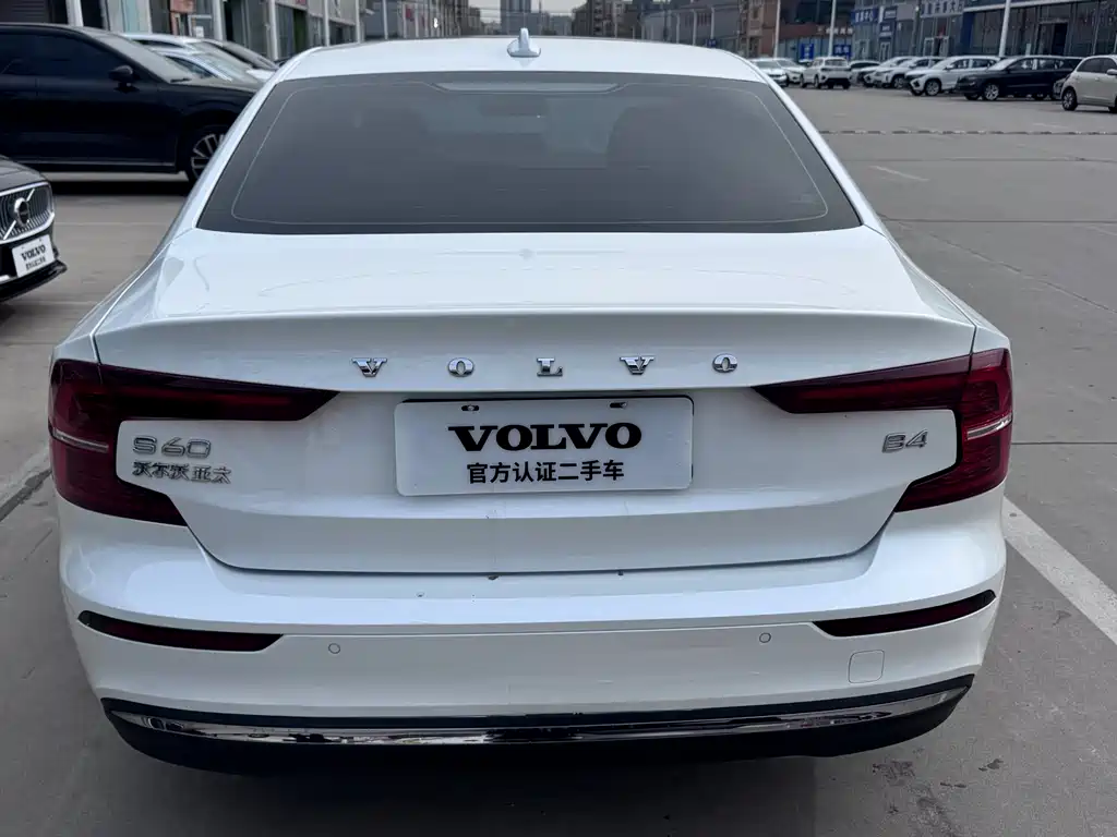 Volvo S60 2023