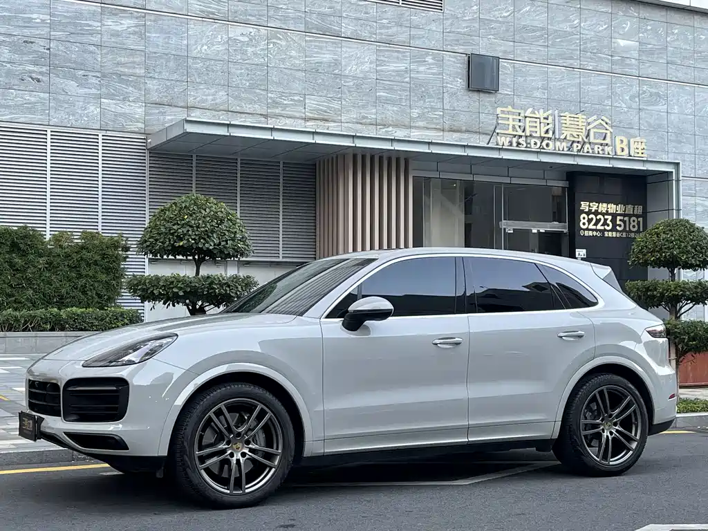 Porsche Cayenne 2022