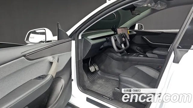 Tesla Model Y 2025