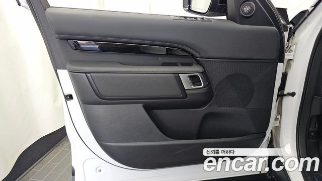 Land Rover Discovery 2021