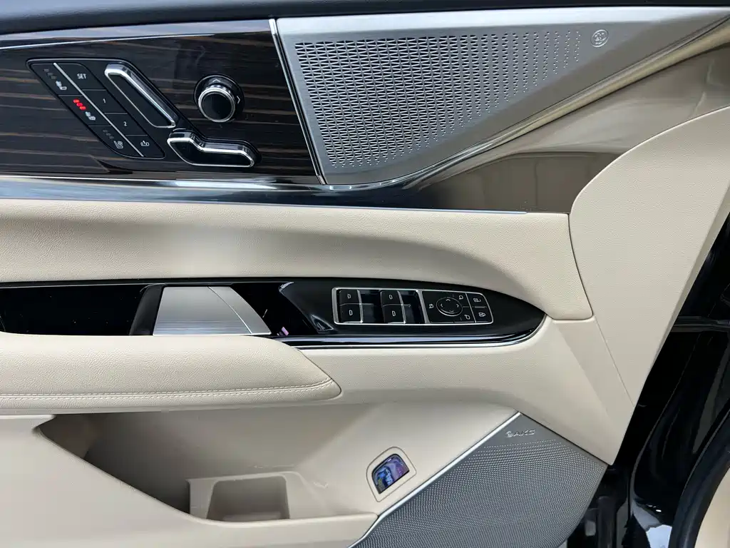 Cadillac XT5 2025