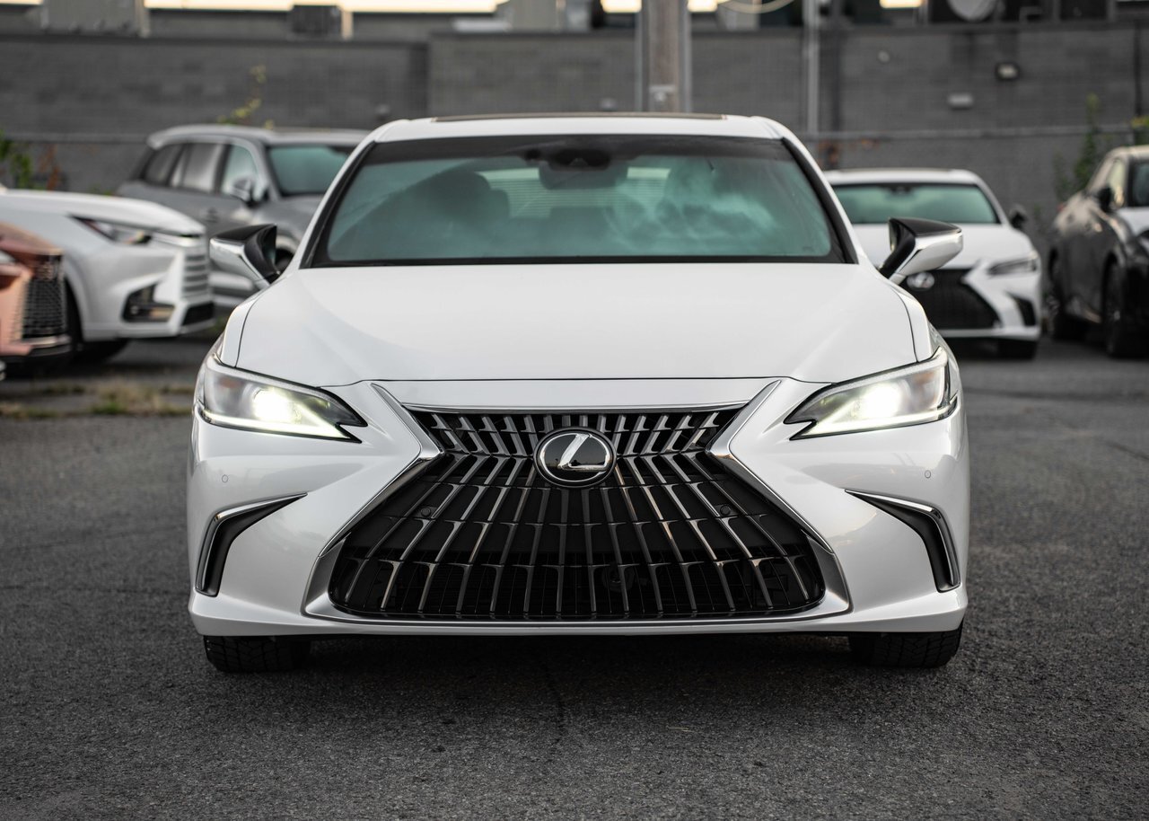 Lexus ES 2025
