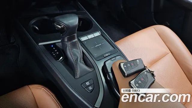 Lexus UX 2021