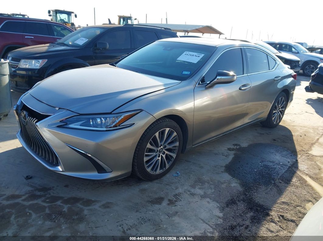 Lexus ES 2021