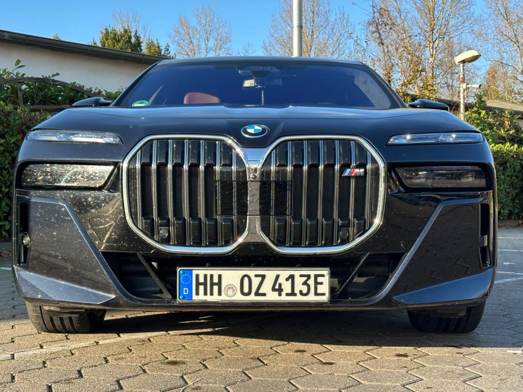 BMW M760 2023