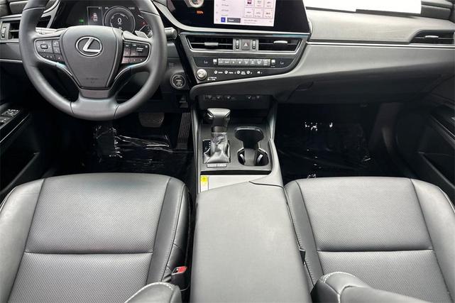Lexus ES 2025