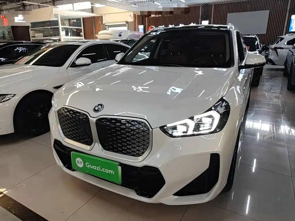 BMW iX1 2024