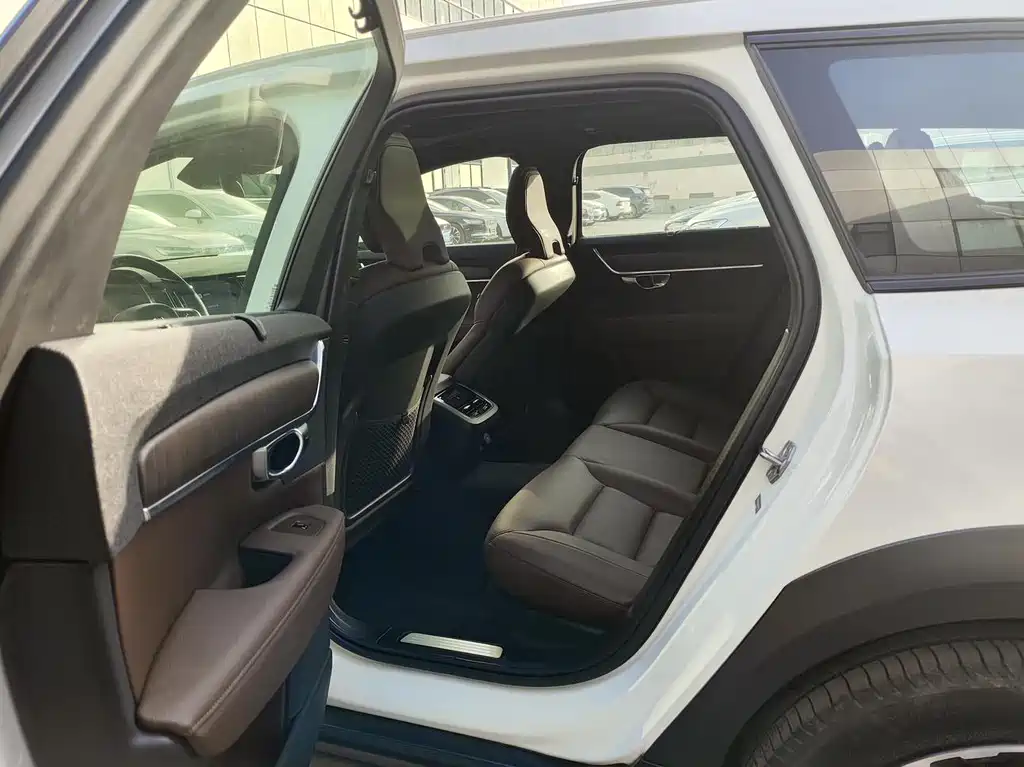 Volvo V90 2022