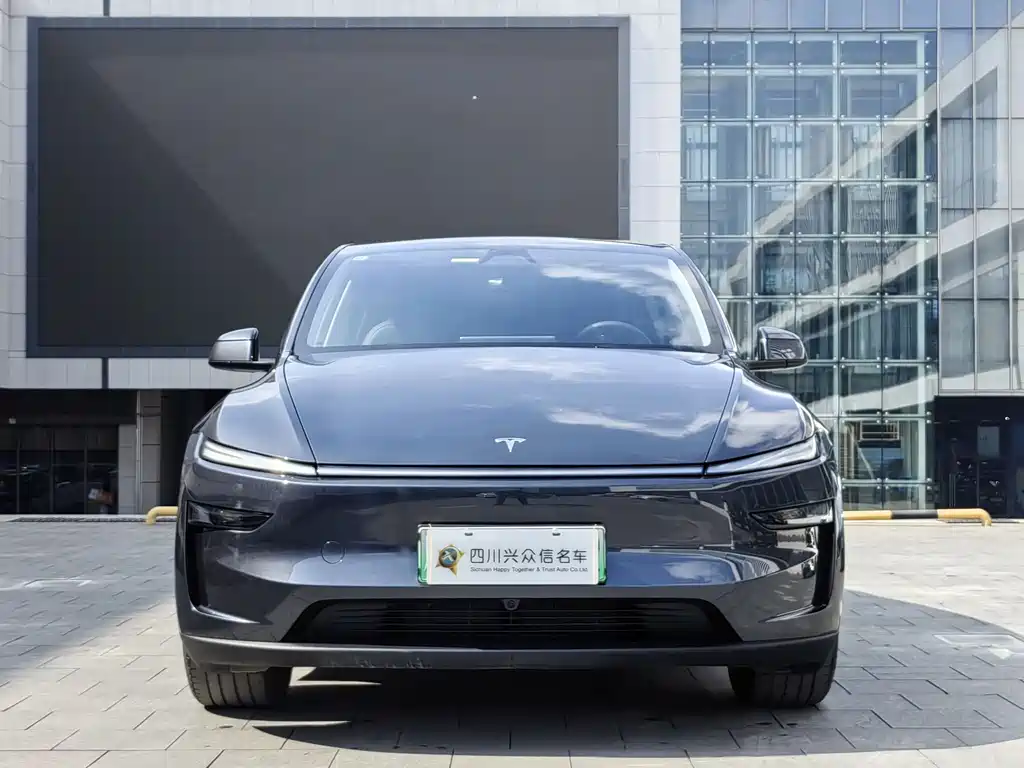 Tesla Model Y 2025