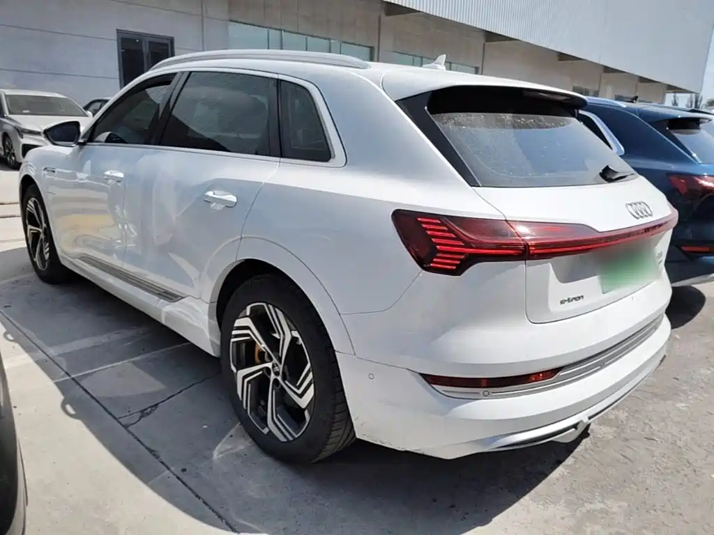 Audi e-tron 2023