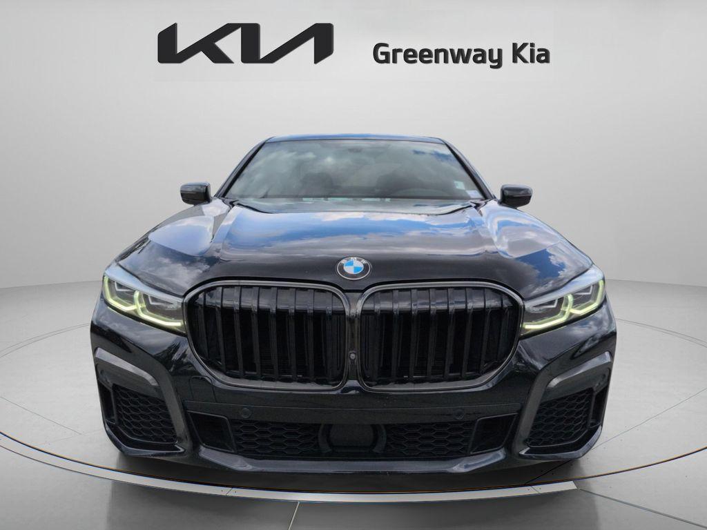 BMW 750 2021