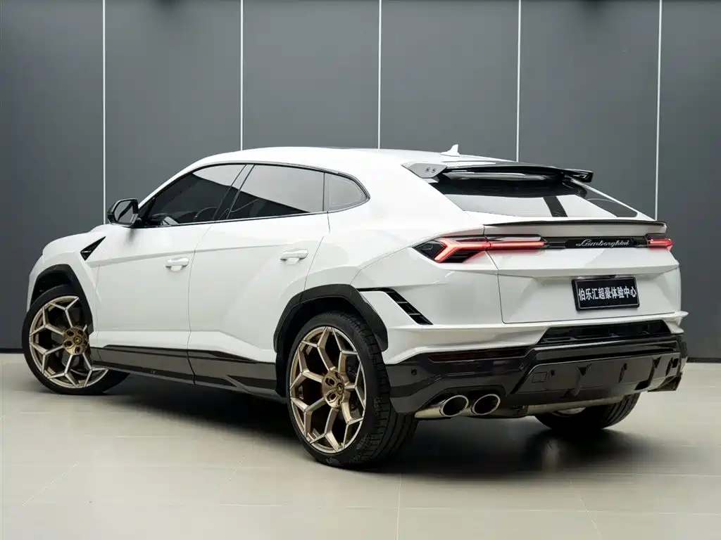 Lamborghini Urus 2024