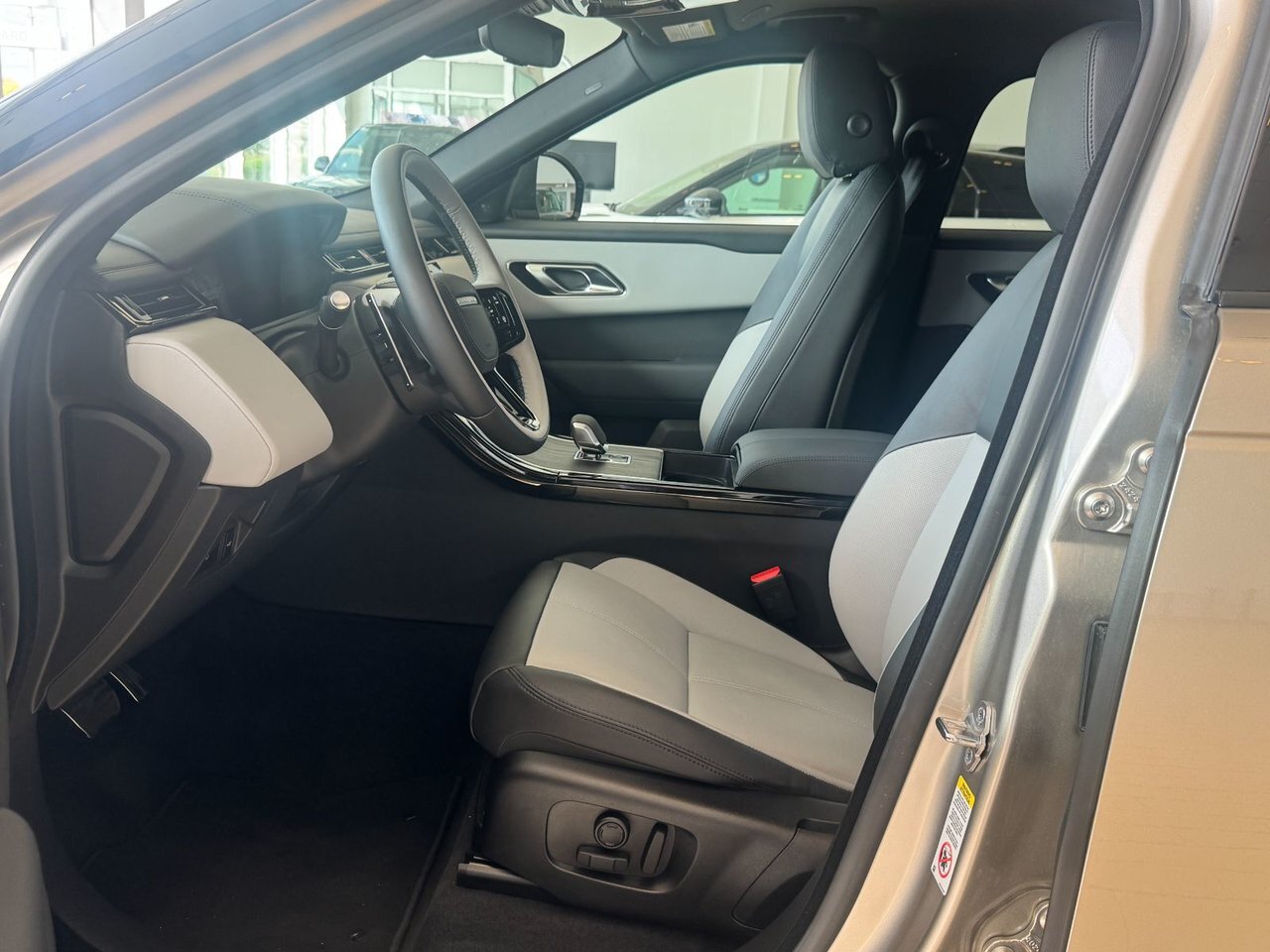 Land Rover Range Rover Velar 2026