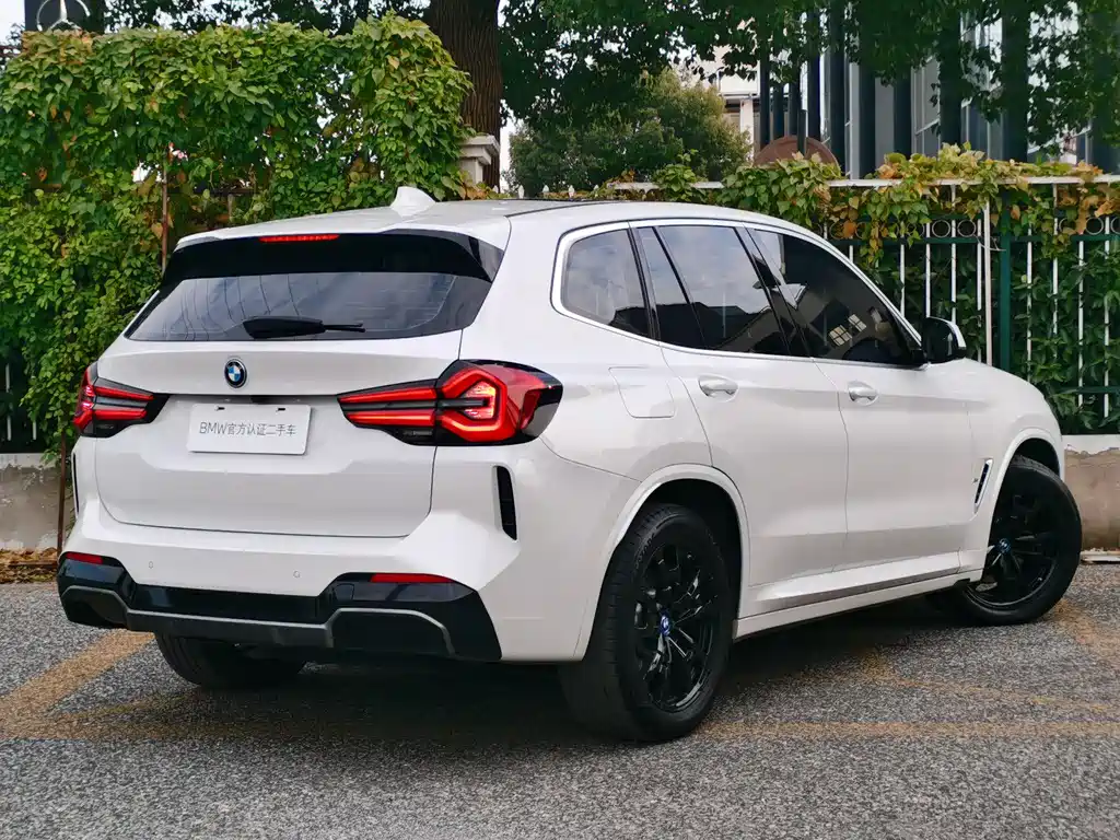 BMW iX3 2024
