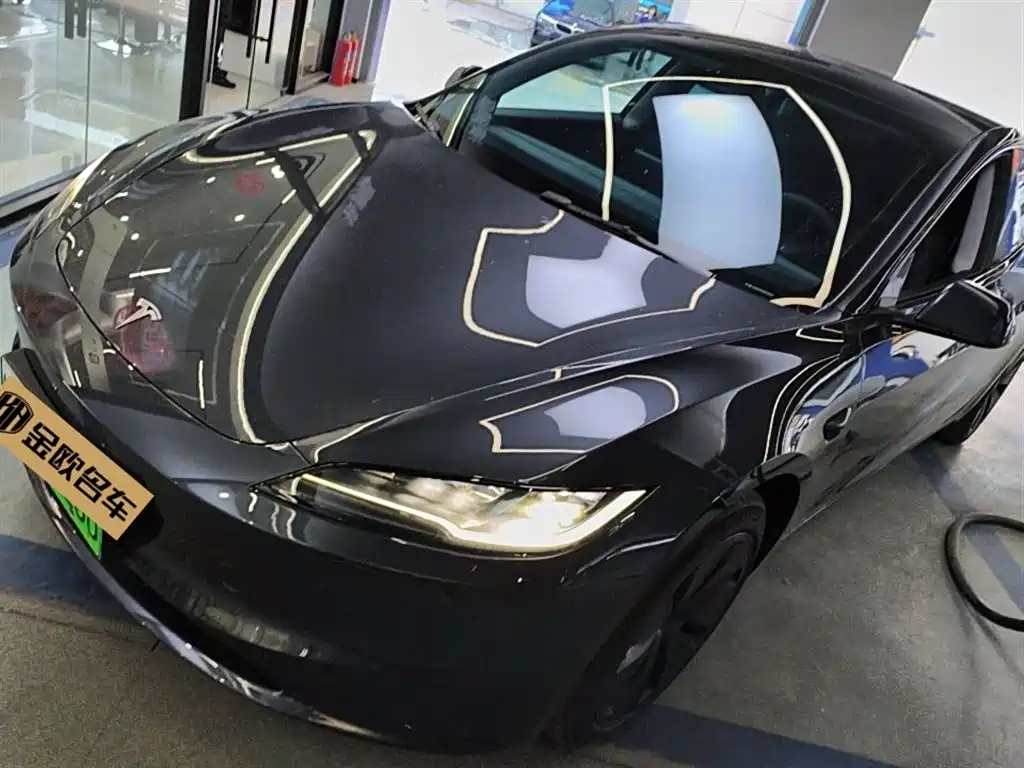 Tesla Model 3 2024