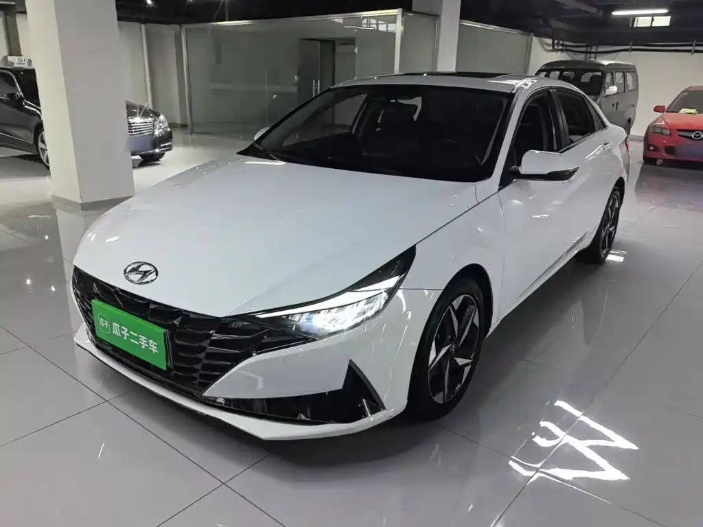 Hyundai Elantra 2022