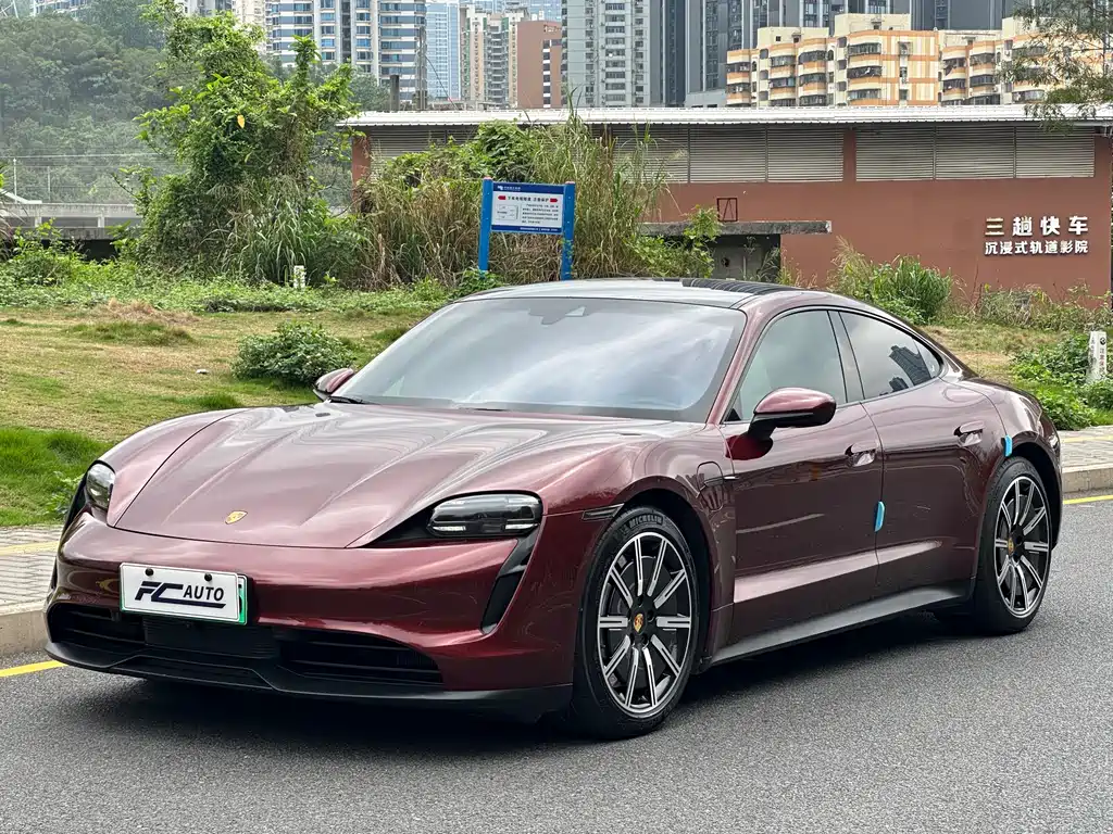 Porsche Taycan 2021