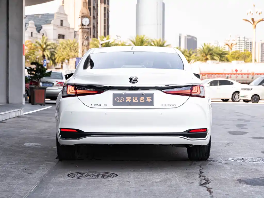 Lexus ES 2024