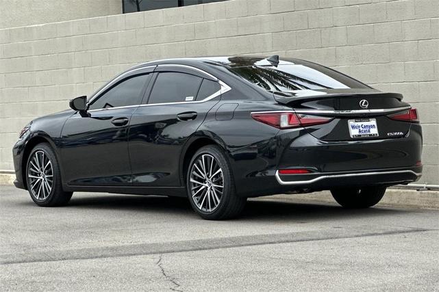 Lexus ES 2025