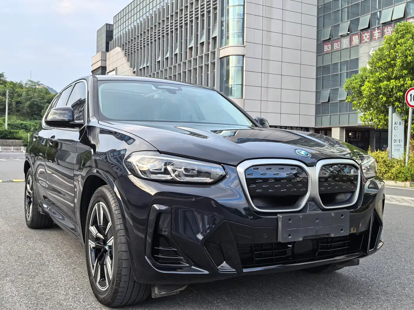 BMW iX3 2024