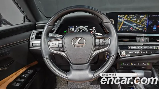 Lexus ES 2022