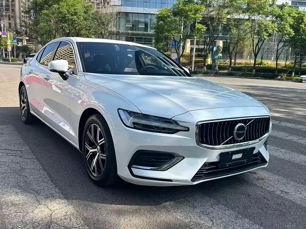 Volvo S60 2023